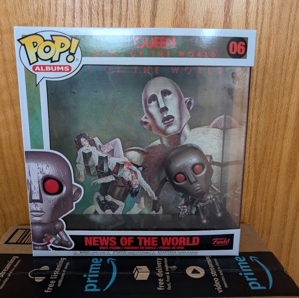 News of the World (Metallic) Queen Funko 06